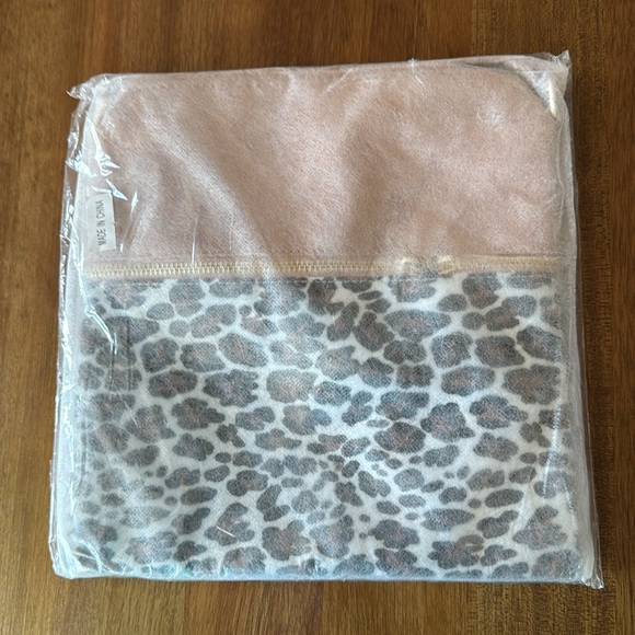 Leopard print cross body purses 9”x9”. Has a blush undertone. - Picture 6 of 7